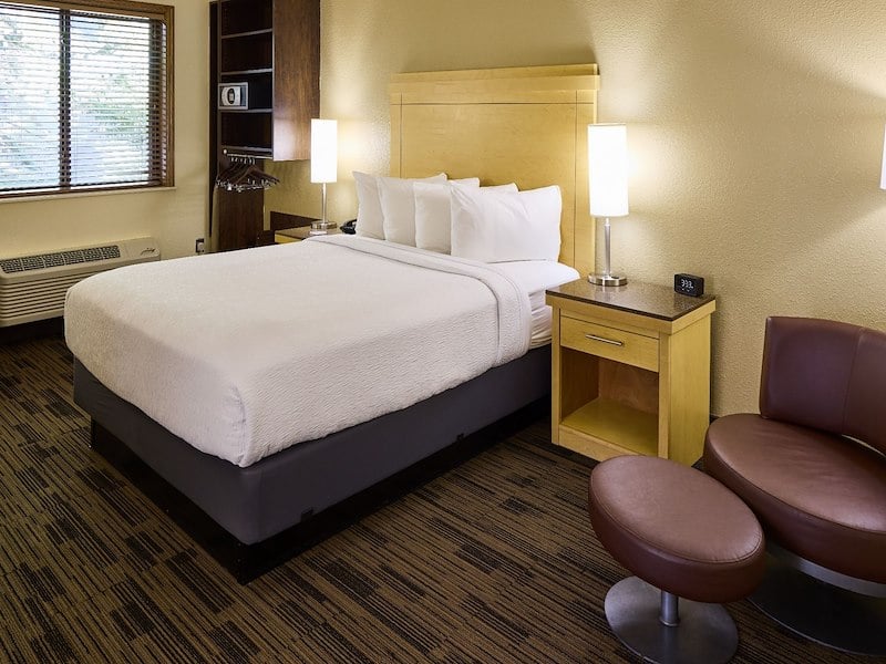 Economy Queen Accessible Non Smoking Room at LivINN Hotel, South Burnsville
